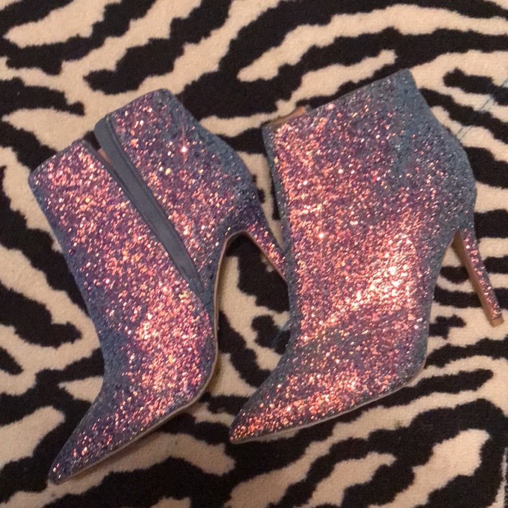 Boots - Picture 3 of 7